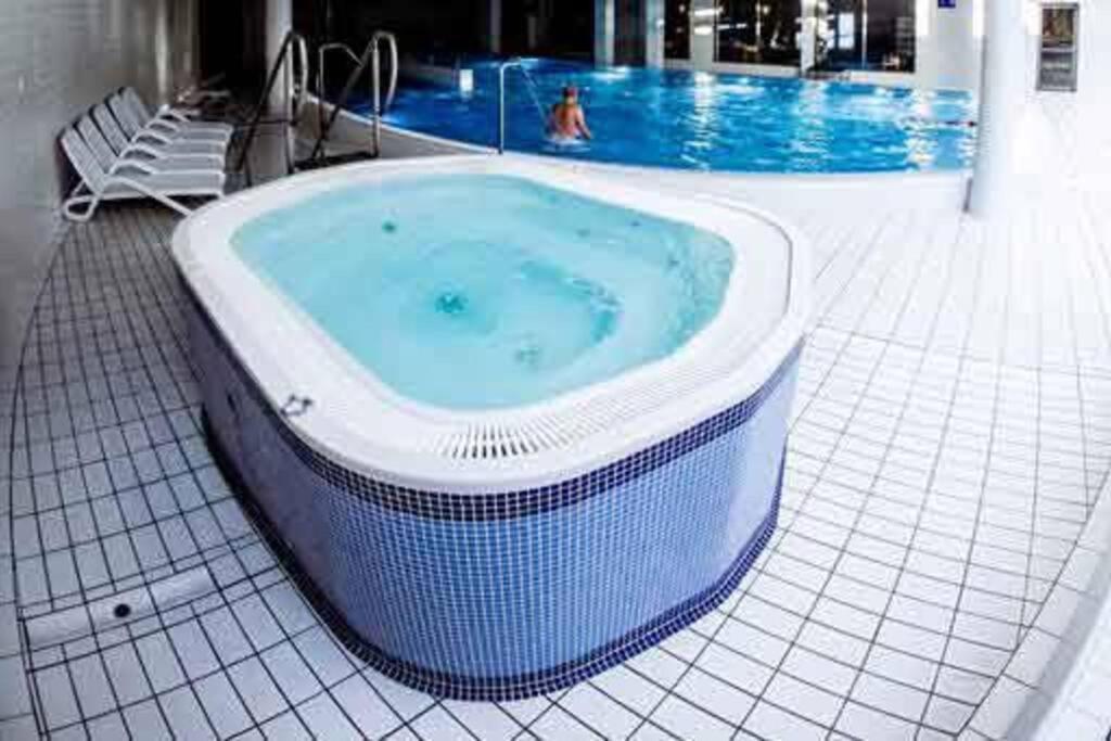 Premium Apartment For Old Town & Jewish Quarter - Balcony Plus Pool Onsite Cracóvia Exterior foto